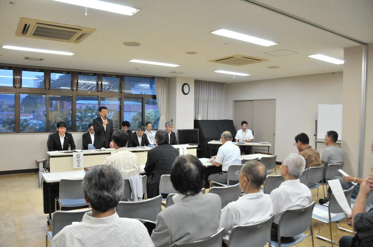 児童・身体障害者福祉センターはばたきで開催された地域タウンミーティングに出席した伊東市長の写真